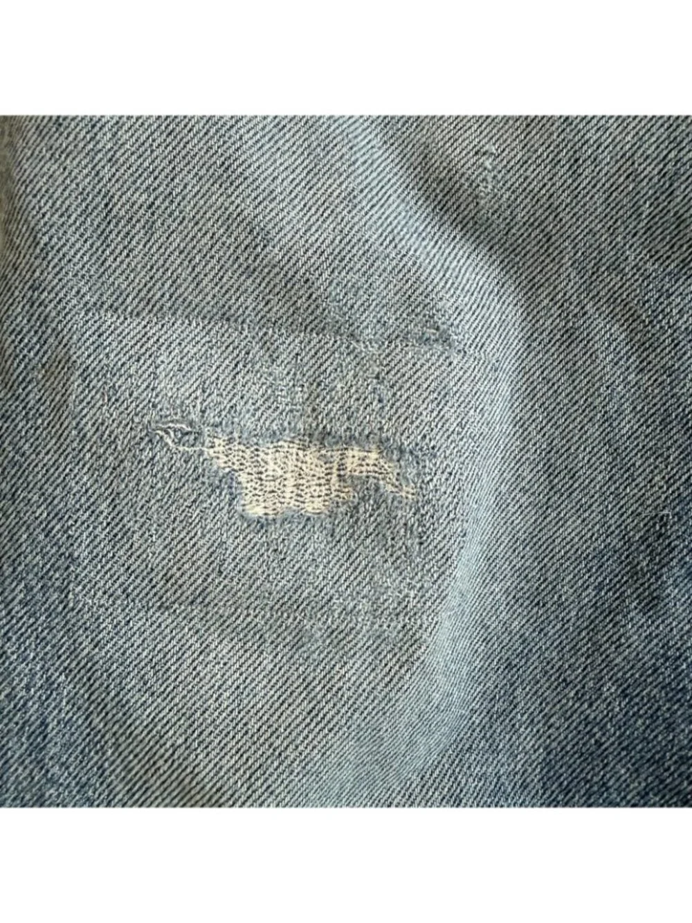 Levi's Vintage 90's 550 MiUSA s Destroyed & Repaired Light Wash Jeans 34/32
